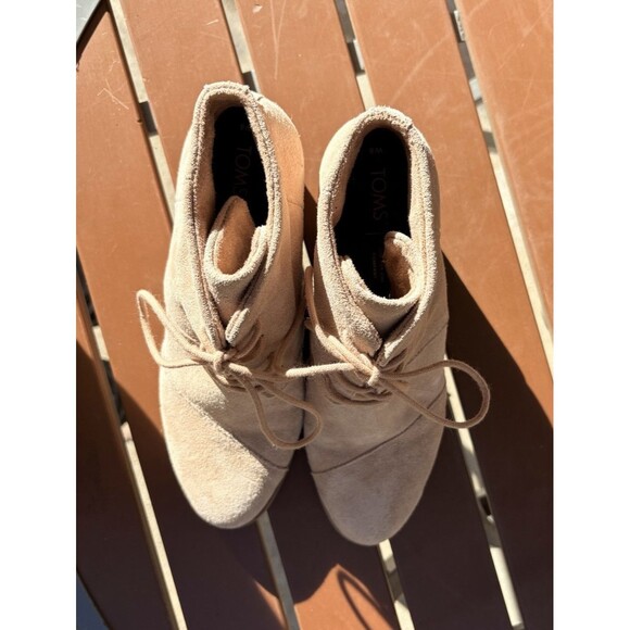 TOMS 300615 Beige Suede 2-Eye Laced Cap Toe Wedge Booties – Women’s Size 8 - Picture 5 of 9